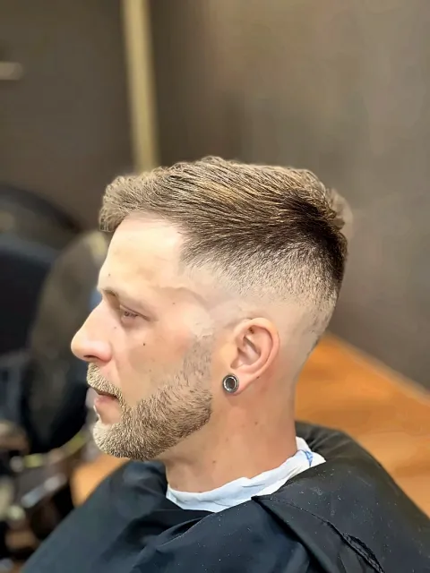 Strakke skin fade met verzorgde baard